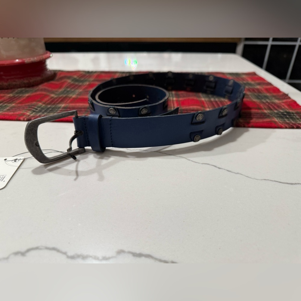 NWTs Urban Outfitters Size M/L Blue Leather Belt